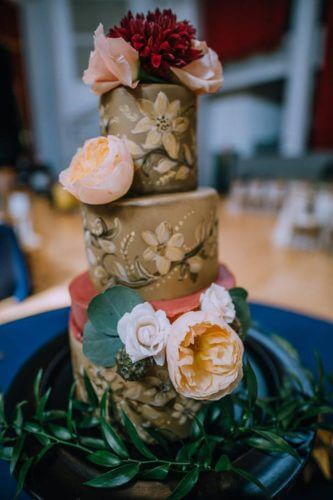 wedding cake gold painted