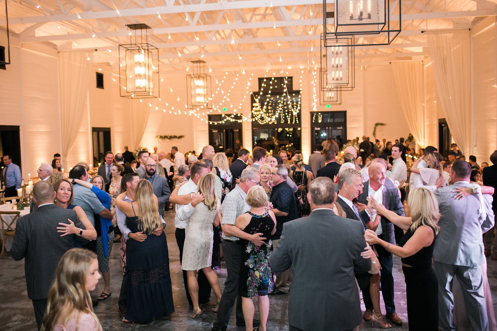 What to Know About Wedding Reception Lighting Basics