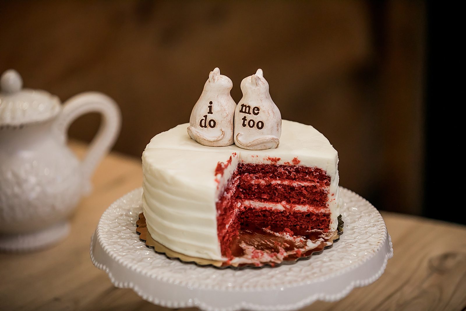 red velvet wedding cake with cats topper