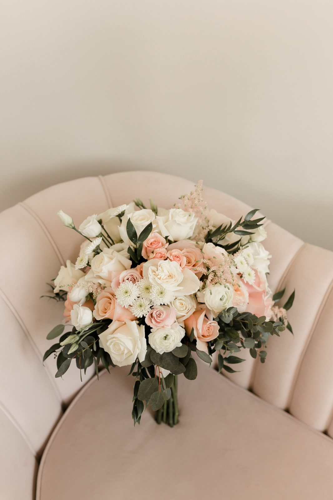 Cedar Rapids Iowa Blush Pink Harmac Wedding white and pink bouquet