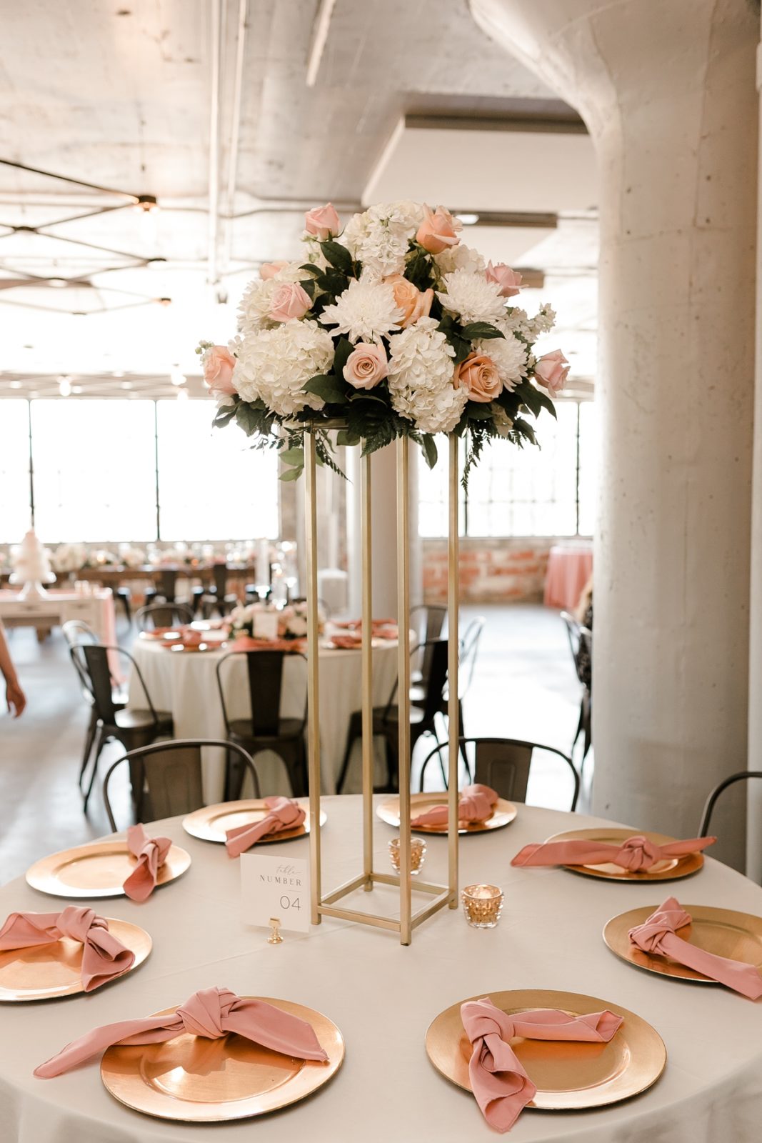 Cedar Rapids Iowa Blush Pink Harmac Wedding reception table centerpiece