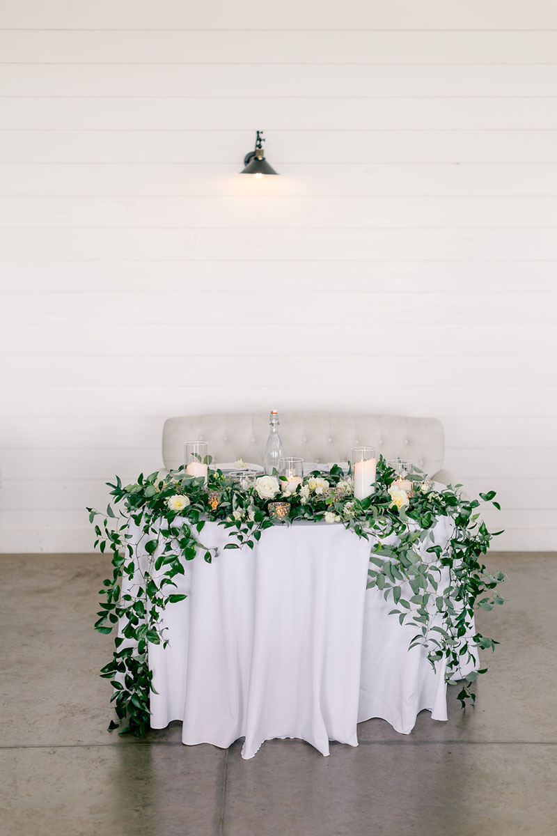 walker homestead sweetheart table with sofa borrow my vintage soiree